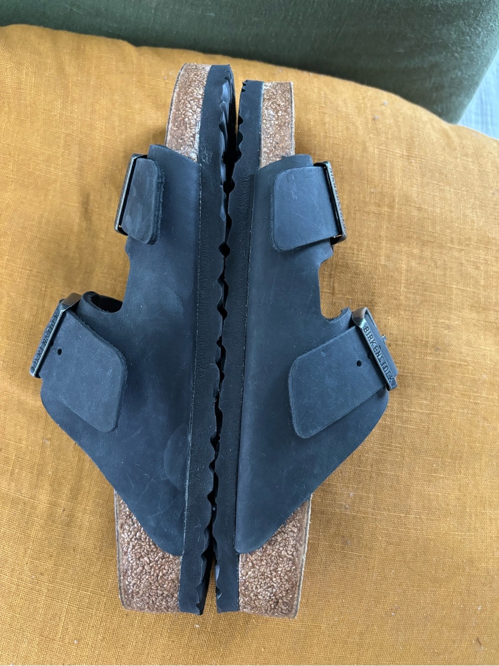 Birkenstock notice 2 different sizes doesn’t really make difference when on - Picture 3 of 4